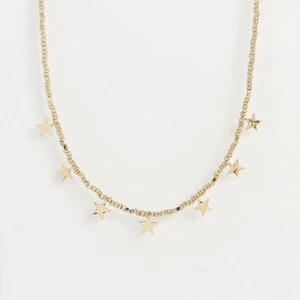 Halsband med stjärnor  - Säljer detta otroligt fina halsbandet från asos. Aldrig använt. Köparen står för frakt