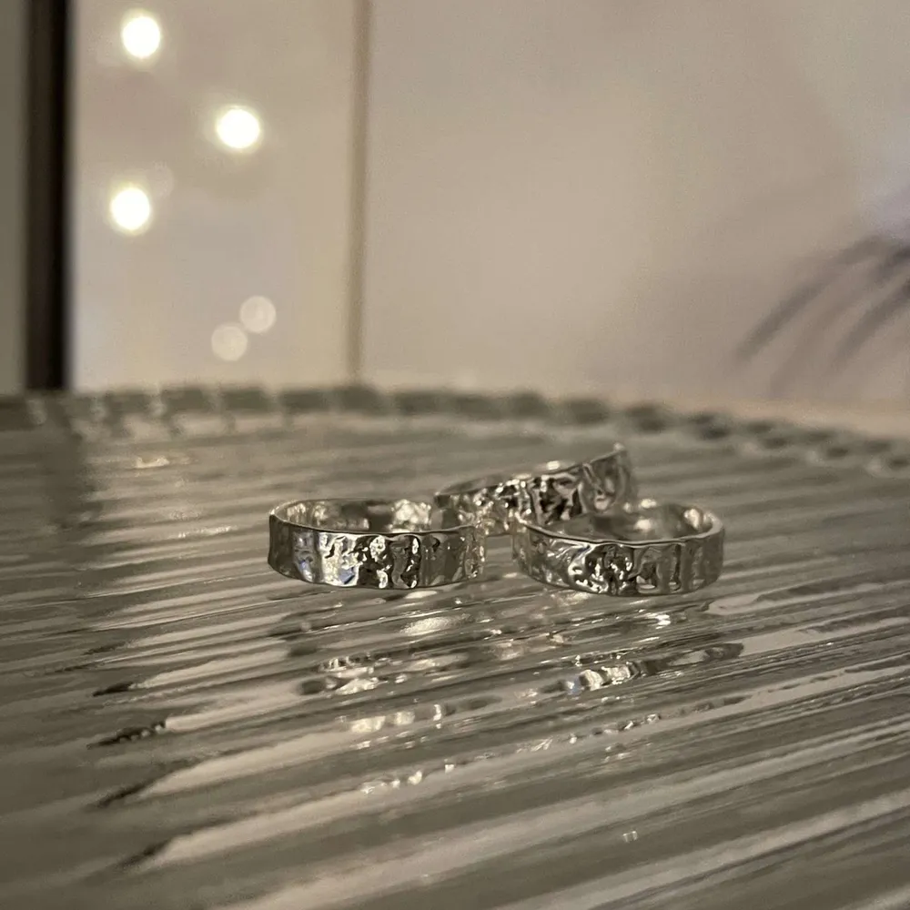 Ring ”Emma”.                                                                      Säljer denna superfina ring ifrån mitt smyckesföretag @jewelrybijoux_        Äkta silver. Accessoarer.