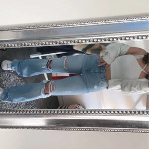 Jeans - Säljer mina zara jeans då de inte kommer till användning längre💕