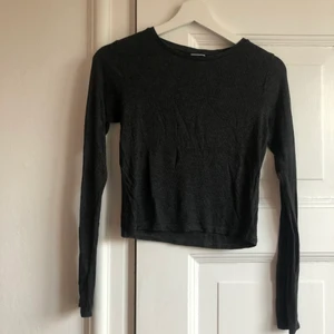 Grå tröja  -  Tunn och skön långärmad tröja 