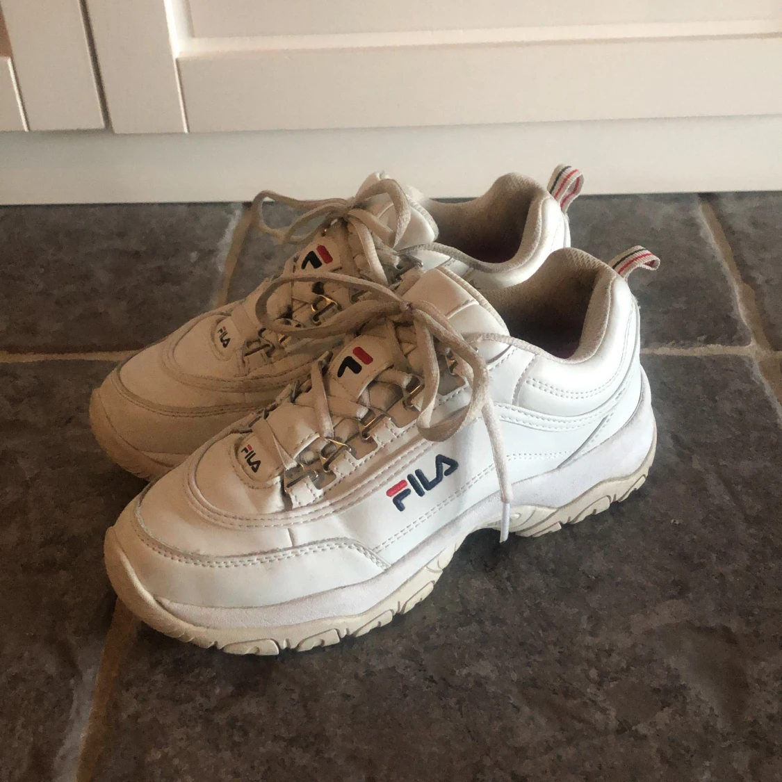 Fila skor