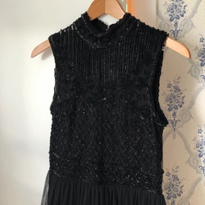 Balklänning Amelia Rose - Svart balklänning från märket Amelia Rose. Aldrig använd, lappar kvar! Storlek 36.