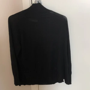 Zara polotröja storlek S - Har använt en gång så den känns som ny! Jätte skön men även jätte snygg. 