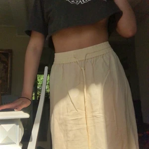 Linnekjol  - Jättefin linnekjol som är perfekt för sommaren. Endast testad. Skriv privat för frågor:)