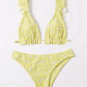 Bikini  - Helt ny bikini, fick precis hem den. Supersöt och väldigt fin på. 