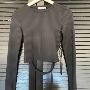 NAKD OPEN BACK - Jättefin! Aldrig använd tröja från NAKD. Öppen rygg med korsade band som du knyter själv! 