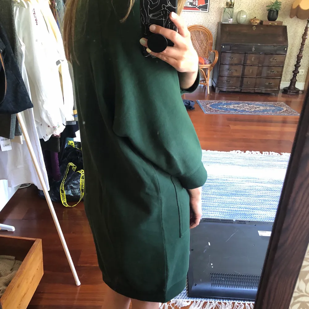 Green oversized sweater dress with pockets. Worn once.. Klänningar.