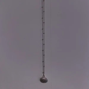 Snäckhalsband - Säljer detta halsband med en snäcka på❣️ 25kr + frakt🤎