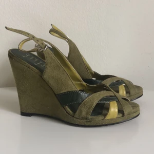 Nya Plattåskor Stl 38 - Fina platåskor i Stl 38 (små i storleken) Höjd 11 cm