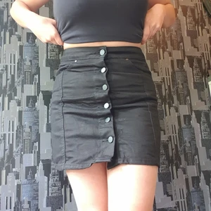 Jeanskjol med knappar - Jeanskjol som ksk använts 4 ggr