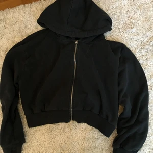 Croppad hoodie - Oversized croppad hoodie från bikbok!🖤