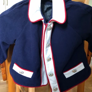 Kavaj - Strl S. Vintage brittisk halv ärmad jacka/kavaj med exklusiva knappar och en peter pan krage. 