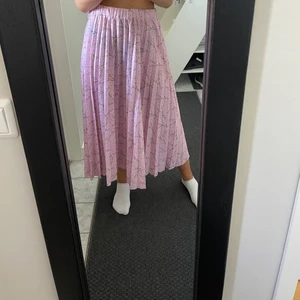 Kjolar - Super fin lång kjol, passar perfekt nu till sommarn! 