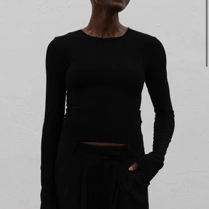 Long sleeve top ADSGN - Jag har denna från ADSGN i storlek S men vill byta mot storlek M!! Någon som har en NY storlek M som vill byta mot denna? Denna är helt ny💕🥰