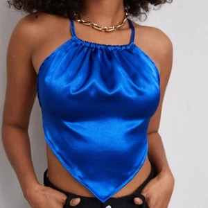 Festtopp - En OTROLIGT fin topp som passar perfekt till sommarens kommande fester, köpte den av en tjej här men den råkar va för liten för mig. ❗Många intresserade så budgivning gäller❗ Just nu är högsta budet på 135<33