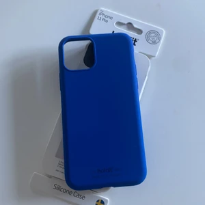 Mörkblå mobilskal Holdit  - Helt nytt oanvänt skal. Köpte fel storlek så därför säljs den