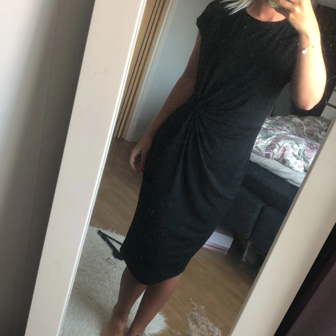 Snygg svart klänning  - 90