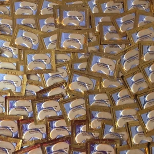 EYE PATCH MASK WITH COLLAGEN 15 SEK 👀 - EYE PATCH MASK WITH COLLAGEN 15 SEK 👀 1 st - 15 SEK ! 2 st - 30 SEK ! 3 st - 45 SEK ! 4 st - 60 SEK ! 5 st - 75 SEK ! 6 - 90 SEK ! 7 - 100 SEK ! 