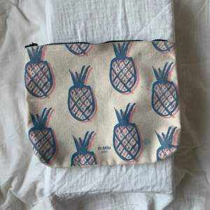 pineapple pouch 🍍