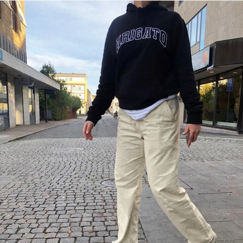 säljer min fina arigato hoodie för att jag inte får användning för den, den är i XS i mans storlek. Den är använd fåtal gånger. Jag är vanligtvis en S-M o den passar mig jättebra, får tyvärr ingen användning för den…priset kan diskuteras. Hoodies.