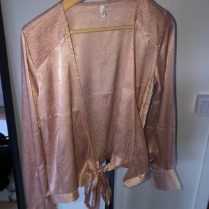 Rosa sammetstop - Rosa top från Nelly i storlek 34. Köparen står för frakten☺️💕