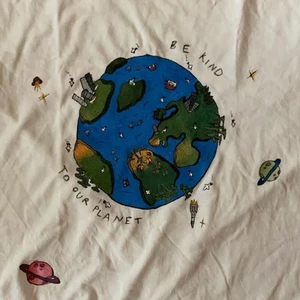 Målad t-shirt - Hembakta tröjor är tillbaka på plick! En egen design målad med textilfärg som håller i tvätt ❤️ instagram: @hembaktatrojor