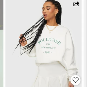 Tjocktröja - Säljer denna fina tjocktröja från Nelly, kan skicka fler bilder på PM. Använd kanske 4-5 gånger så i fint skick 🥰 100kr + frakt.