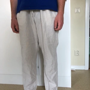 LINNEBYXOR - Linnebyxor i strl XL från H&M, säljer pga för stora för min pojkevän som vanligtvis har M/L. Säljer för 150kr.