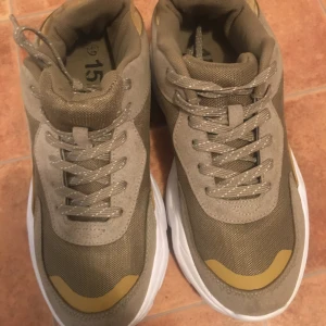 Herr skor  - Snygga, nya herrskor . Fint skick 