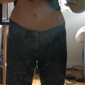 low waist jeans  - säljer dessa skitsnygga low waist jeansen som tyvärr inte kommer till användning! helt felfria och som nya!💕