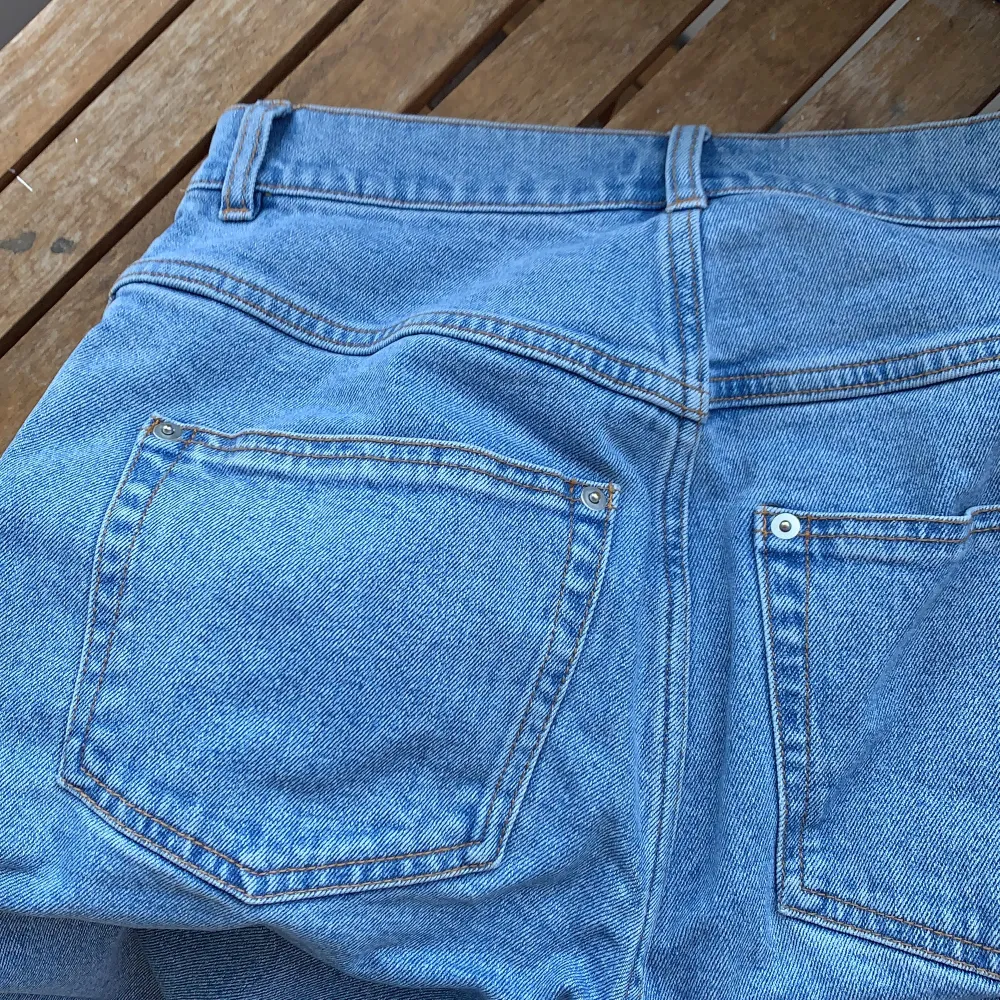jeansshorts i längre modell. möts upp i stockholm eller skickas!. Shorts.