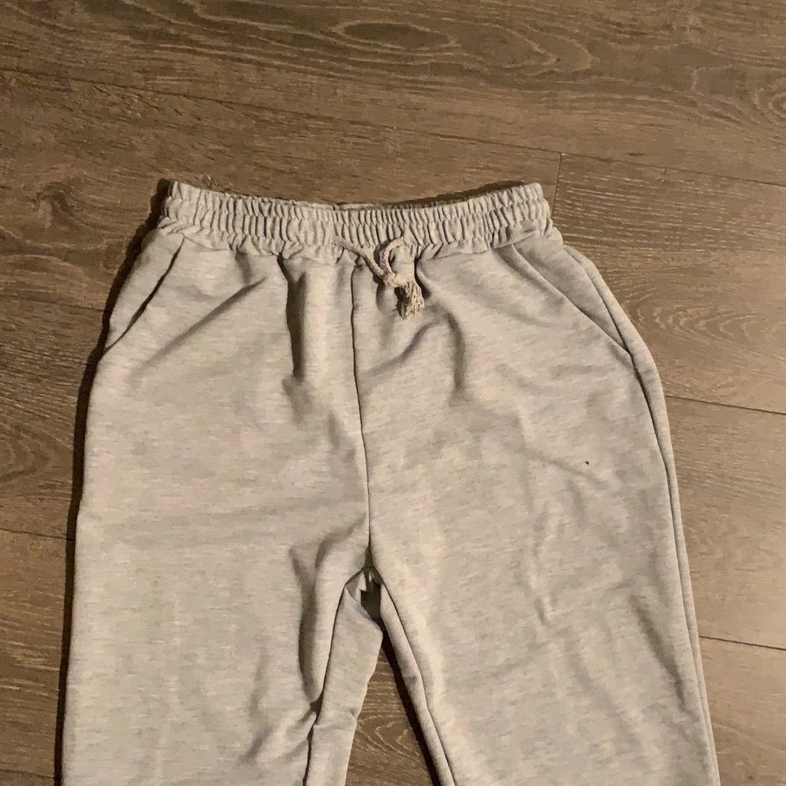 Gråa mjukisbyxor - 91