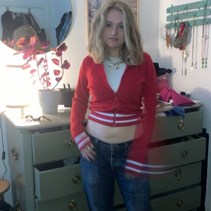 Zip up - Fin tröja passar till lågmidjat. Köpare står för frakt