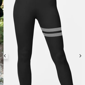 Tränings thights från stronger  - Säljer mina thights från stronger som är väl använda pga det vita som lossnat säljer därför för ett betydligt billigare pris, köpte dem förra året❤️