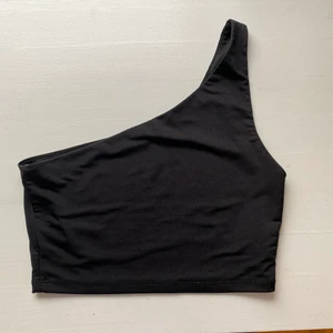 one shoulder topp - superfin topp från bikbok! Använd en gång! 45kr+frakt
