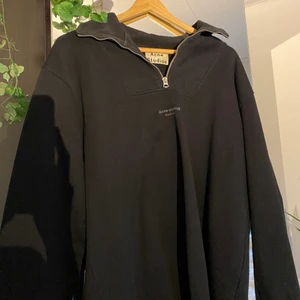 Acne tröja - Svart acne tröja i strl s, nypris 3500! Kontakta vid intresse.