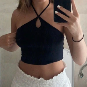 Linne - Linne från Zara, storlek M. Kommer inte till användning längre men använt några gånger i sommar men fortf fint skick!!💕✨✨ 40kr