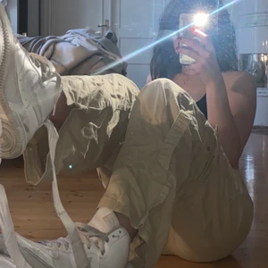 Cargo pants - Säljer mina baggy cargopants, knappt använda! Från na-kd☎️ köpare står för frakten, hör av dig vid mer bilder