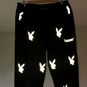 reflex PLAYBOY sweatpants/joggers - M - Reflective Playboy sweatpant/joggers i strl M, oavnända. Bud fr. 400kr