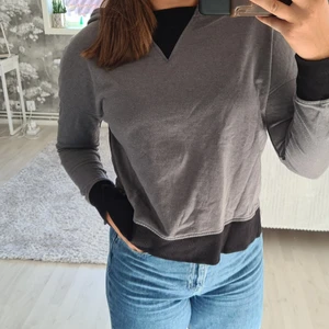 Tröja  - Tröja med luva i strl Xs🌸 Säljes i befintligt skick🤎