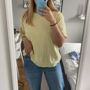 Oversized t-shirt gul - jättefin oversized t-shirt, använd få gånger💛