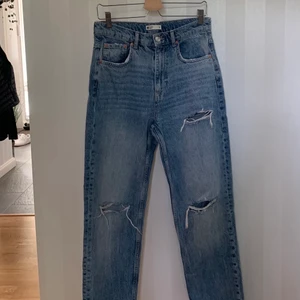 Ginatricots 90s jeans - Byxor från Gina tricot endast testade då jag ej gillade dem, ny pris: 599kr mitt pris: 530kr 