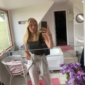   - Säljer mitt bruna stickade linne från hm (nypris 200(?)) skriv för mer bilder :)