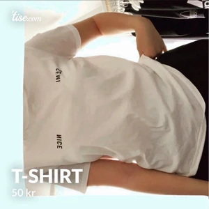 Vit t-shirt - Super skön men aldrig andvänd, text ”semi Nice”. 