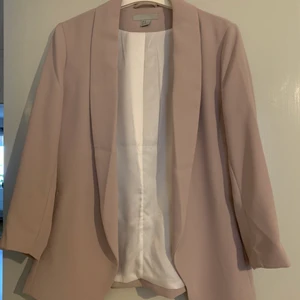 Kavaj  - En bby rosa kavaj i superbra skick helt ny frakt tillkommer 