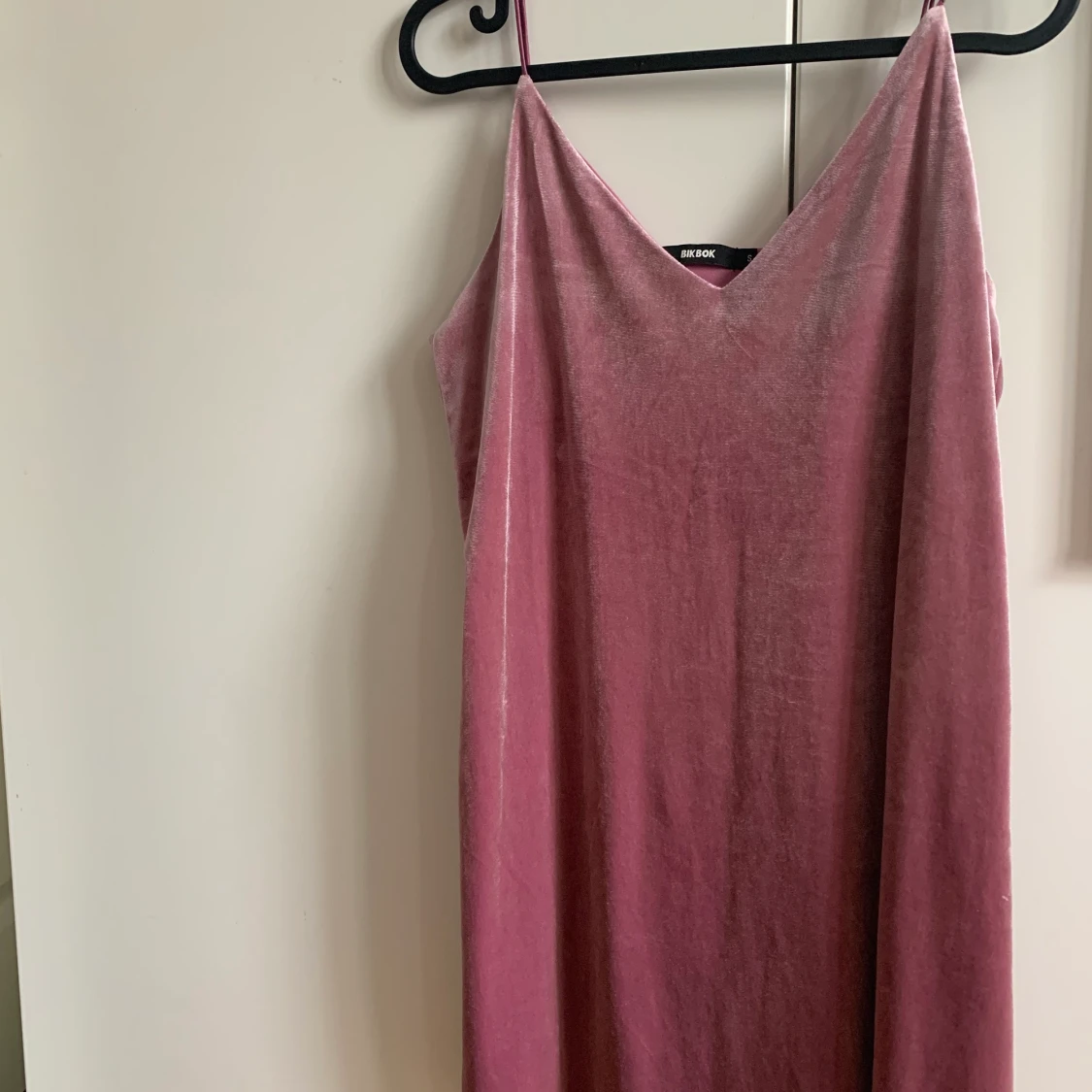 Lila sammetsklänning - 90