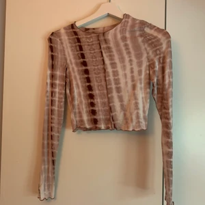 Mönstrad tröja  - Så fin tröja från shein som jag tyvvär aldrig anvönder, buda i kommentarerna om flera blir intresserade! HÖGSTA BUD 140kr budgivning avslutas på fredag 13:00❤️