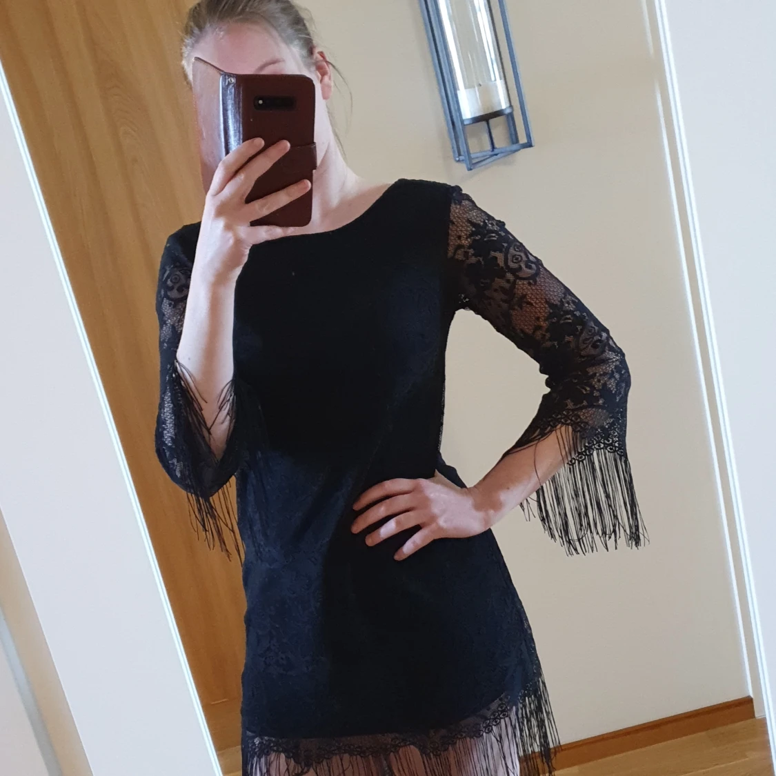 Spetsklänning med fransar - 90