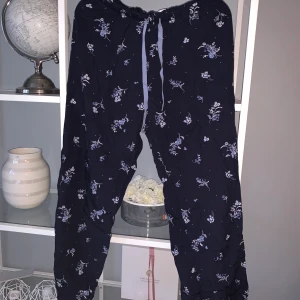 Pyjamasbyxor från h&m  - ALLT SKA BORT