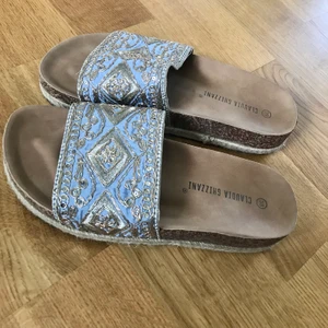 Sandaler - Superfina sandaler som endast är använda ett fåtal gånger. Vid intresse, hör av dig. Köparen står för frakten. 